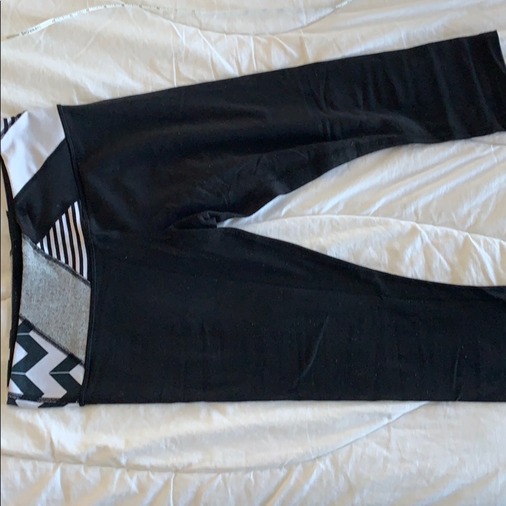 Lululemon black capri leggings